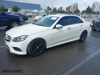 2014 Mercedes-Benz E-Class E 350 Luxury with VIN WDDHF8JB0EA850671, listed as a IAAI auction lot 41935999 with 139,386 mi miles. Bid and sale history available at carsss.com. Image 18.