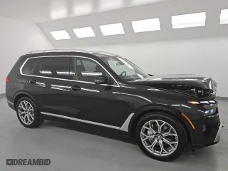 2025 BMW X7 xDrive40i with VIN 5UX23EM09S9X05528, listed as a Copart auction lot 53862305 with 28,698 mi miles and Clean Title. Bid and sale history available at carsss.com. Image 4.