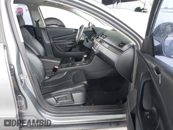 2008 Volkswagen Passat Komfort z VIN WVWJK73C18E227564, wystawiony jako IAAI lot #42251998 z przebiegiem 103 100 mil mil oraz . Historia ofert i sprzedaży dostępna na DreamBid. Obrazek 5.