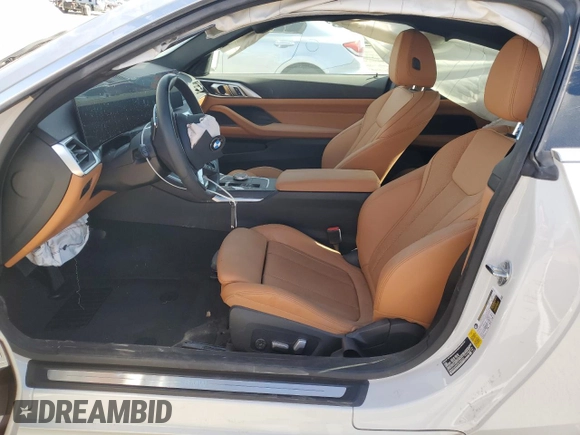 2024 BMW 4 Series 430i z VIN WBA53AP02RCP00331, wystawiony jako Copart lot #80591694 z przebiegiem 3 981 mil mil oraz Szkoda całkowita • Salvage title. Historia ofert i sprzedaży dostępna na DreamBid. Obrazek 7.
