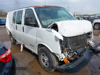 2003 GMC Savana z VIN 1GTFG25T831215242, wystawiony jako IAAI lot #41902381 z przebiegiem 260 499 mil mil oraz . Historia ofert i sprzedaży dostępna na DreamBid. Obrazek 1.