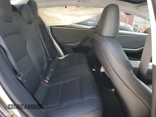 2024 Tesla Model 3 z VIN 5YJ3E1EA1RF834301, wystawiony jako Copart lot #53305255 z przebiegiem 11 096 mil mil oraz Szkody całkowita. Historia ofert i sprzedaży dostępna na DreamBid. Obrazek 10.