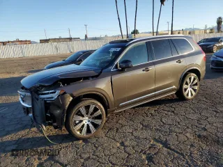 2024 Volvo XC90 Plus Bright Theme z VIN YV4L12PE1R1235535, wystawiony jako Copart lot #79864474 z przebiegiem Nie podano mil oraz Szkody całkowita. Historia ofert i sprzedaży dostępna na DreamBid. Obrazek 1.