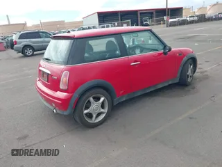 2003 MINI Hardtop z VIN WMWRC33403TE17040, wystawiony jako IAAI lot #41280159 z przebiegiem 62 758 mil mil oraz . Historia ofert i sprzedaży dostępna na DreamBid. Obrazek 4.