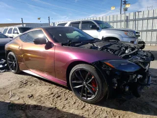 2024 Nissan Z Performance z VIN JN1BZ4BH1RM365076, wystawiony jako Copart lot #83061394 z przebiegiem 2 352 mil mil oraz Szkoda całkowita • Salvage title. Historia ofert i sprzedaży dostępna na DreamBid. Obrazek 4.
