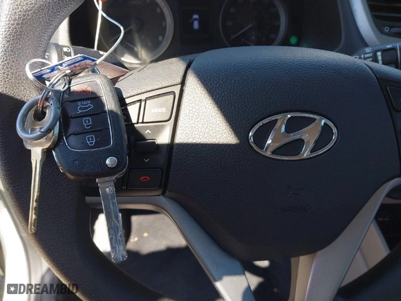 2018 Hyundai Tucson SE with VIN KM8J23A40JU669361, listed as a IAAI auction lot 41633583 with 97,884 mi miles. Bid and sale history available at carsss.com. Image 11.