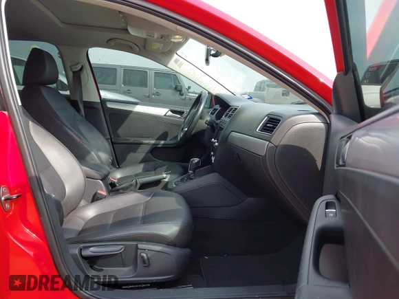 2014 Volkswagen Jetta Sedan SE w/Connectivity with VIN 3VWD07AJ8EM433021, listed as a IAAI auction lot 41695648 with 186,984 mi miles. Bid and sale history available at carsss.com. Image 5.
