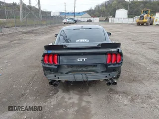 2018 Ford Mustang GT z VIN 1FA6P8CF9J5179766, wystawiony jako IAAI lot #41977000 z przebiegiem 83 608 mil mil oraz . Historia ofert i sprzedaży dostępna na DreamBid. Obrazek 17.