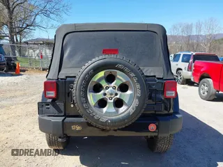 2017 Jeep Wrangler Unlimited Sahara with VIN 1C4BJWEG4HL605843, listed as a IAAI auction lot 41883085 with 93,752 mi miles. Bid and sale history available at carsss.com. Image 17.