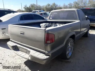 2000 Chevrolet S-10 LS with VIN 1GCCS1441YK111182, listed as a Copart auction lot 65272504 with 0 mi miles and Non Repairable. Bid and sale history available at carsss.com. Image 3.