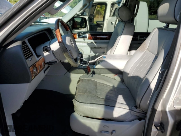 2006 Lincoln Navigator Luxury with VIN 5LMFU27576LJ27128, listed as a Copart auction lot 70362034 with 174,518 mi miles and Salvage Title. Bid and sale history available at carsss.com. Image 7.