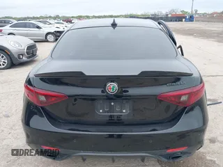 2020 Alfa Romeo Giulia z VIN ZARFAMAN9L7637186, wystawiony jako IAAI lot #41947571 z przebiegiem 37 491 mil mil oraz . Historia ofert i sprzedaży dostępna na DreamBid. Obrazek 16.