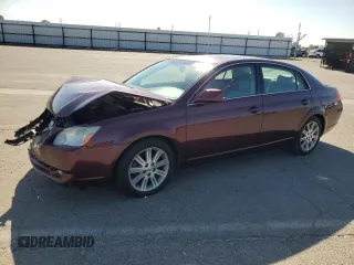 2005 Toyota Avalon XL z VIN 4T1BK36B15U038877, wystawiony jako Copart lot #57359215 z przebiegiem 113 009 mil mil oraz Szkoda całkowita • Salvage title. Historia ofert i sprzedaży dostępna na DreamBid. Obrazek 1.