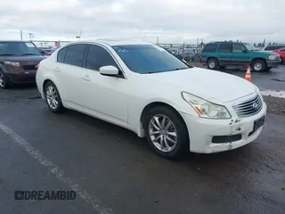 2009 Infiniti G37 Journey with VIN JNKCV61E09M305045, listed as a IAAI auction lot 41765352 with 174,390 mi miles. Bid and sale history available at carsss.com. Image 1.