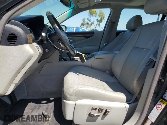 2007 Lexus LS 460 L z VIN JTHGL46F975008893, wystawiony jako Copart lot #55763835 z przebiegiem 93 809 mil mil oraz Szkoda całkowita • Salvage title. Historia ofert i sprzedaży dostępna na DreamBid. Obrazek 7.