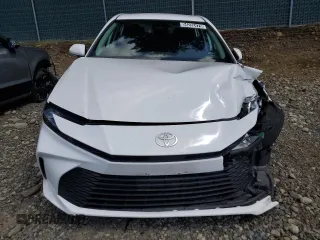 2025 Toyota Camry LE with VIN 4T1DAACK8SU001308, listed as a Copart auction lot 54232475 with 4,334 mi miles and Clean Title. Bid and sale history available at carsss.com. Image 5.