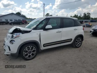 2014 FIAT 500L Trekking with VIN ZFBCFADH8EZ010833, listed as a Copart auction lot 62406985 with 33,252 mi miles and Salvage title. Bid and sale history available at DreamBid. Image 1.