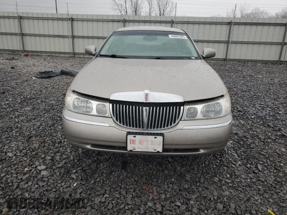 2000 Lincoln Town Car Signature with VIN 1LNHM82W2YY770068, listed as a Copart auction lot 44062385 with 109,941 mi miles and Salvage title. Bid and sale history available at DreamBid. Image 5.