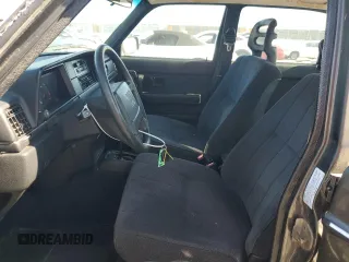 1993 Volvo 240 with VIN YV1AS8807P1483020, listed as a Copart auction lot 61060095 with 131,000 mi miles and Salvage title. Bid and sale history available at DreamBid. Image 7.
