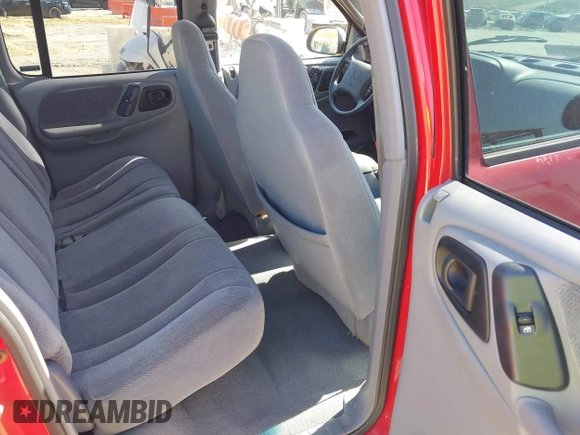 2000 Dodge Dakota Sport with VIN 1B7GL2AX0YS685498, listed as a IAAI auction lot 42069753 with 56,269 mi miles and . Bid and sale history available at DreamBid. Image 8.