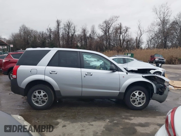 2004 Saturn VUE V6 z VIN 5GZCZ53434S871823, wystawiony jako IAAI lot #41140283 z przebiegiem 104 965 mil mil oraz . Historia ofert i sprzedaży dostępna na DreamBid. Obrazek 14.