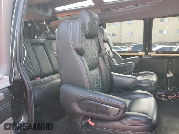2021 GMC Savana Cargo z VIN 1GTW7AF7XM1288092, wystawiony jako Copart lot #39192523 z przebiegiem 7265 mil mil oraz . Historia ofert i sprzedaży dostępna na DreamBid. Obrazek 11.