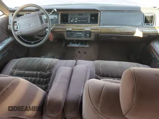 1990 Mercury Grand Marquis z VIN 2MECM79F8LX618527, wystawiony jako Copart lot #46685505 z przebiegiem 65 316 mil mil oraz Tytuł czysty. Historia ofert i sprzedaży dostępna na DreamBid. Obrazek 8.