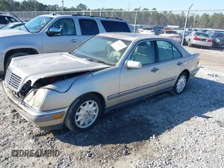 1997 Mercedes-Benz E-Class with VIN WDBJF55F4VA405680, listed as a IAAI auction lot 41462478 with 352,480 mi miles. Bid and sale history available at carsss.com. Image 2.