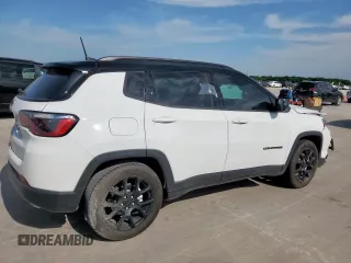 2022 Jeep Compass Latitude with VIN 3C4NJCBB0NT198415, listed as a Copart auction lot 57055305 with 37,797 mi miles and Salvage title. Bid and sale history available at DreamBid. Image 3.