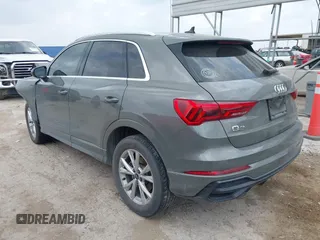 2021 Audi Q3 S line Premium z VIN WA1DECF33M1040282, wystawiony jako IAAI lot #42162587 z przebiegiem 90 509 mil mil oraz . Historia ofert i sprzedaży dostępna na DreamBid. Obrazek 3.