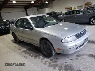 1997 Nissan Altima XE with VIN 1N4BU31DXVC140195, listed as a Copart auction lot 72613624 with 245,276 mi miles and Salvage Title. Bid and sale history available at carsss.com. Image 4.