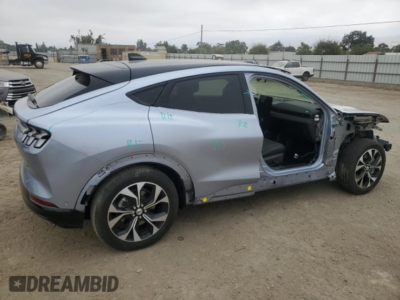 2022 Ford Mustang Mach-E Premium z VIN 3FMTK3SU8NMA43722, wystawiony jako Copart lot #62332945 z przebiegiem 13 559 mil mil oraz Szkoda całkowita • Salvage title. Historia ofert i sprzedaży dostępna na DreamBid. Obrazek 3.