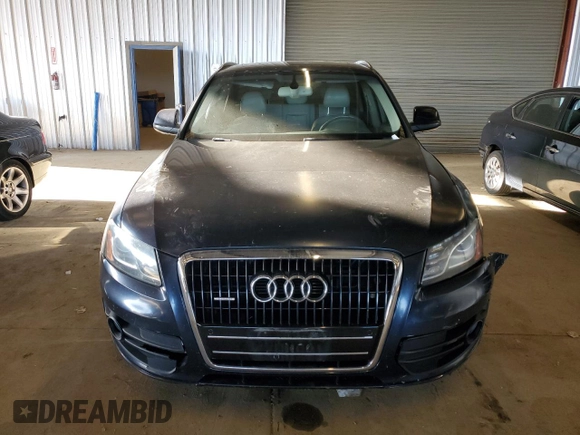 2010 Audi Q5 Premium Plus z VIN WA1LKAFP5AA019098, wystawiony jako Copart lot #49642785 z przebiegiem 151 596 mil mil oraz Szkoda całkowita • Salvage title. Historia ofert i sprzedaży dostępna na DreamBid. Obrazek 5.