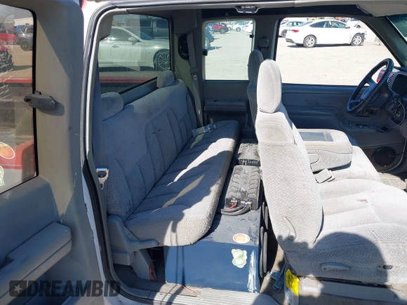 1998 Chevrolet Silverado 1500 with VIN 2GCEC19M8W1262449, listed as a IAAI auction lot 41381266 with 167,930 mi miles and . Bid and sale history available at DreamBid. Image 8.