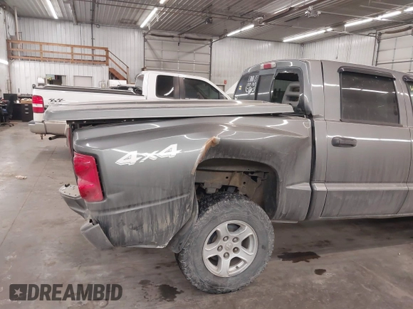 2007 Dodge Dakota SLT z VIN 1D7HW48J17S138642, wystawiony jako IAAI lot #41419794 z przebiegiem 79 350 mil mil oraz . Historia ofert i sprzedaży dostępna na DreamBid. Obrazek 13.