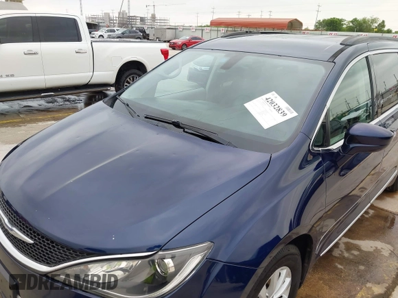 2017 Chrysler Pacifica Touring L with VIN 2C4RC1BG2HR526422, listed as a IAAI auction lot 42032839 with 180,710 mi miles and . Bid and sale history available at DreamBid. Image 6.