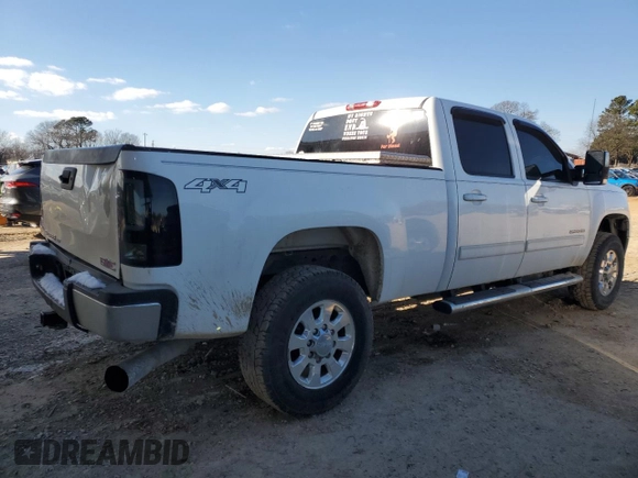 2011 GMC Sierra 2500HD SLT z VIN 1GT121C86BF128555, wystawiony jako Copart lot #46121585 z przebiegiem 343 675 mil mil oraz Szkoda całkowita • Salvage title. Historia ofert i sprzedaży dostępna na DreamBid. Obrazek 3.