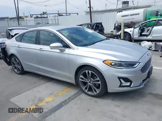 2019 Ford Fusion Titanium z VIN 3FA6P0D93KR153088, wystawiony jako IAAI lot #42383228 z przebiegiem 130 856 mil mil oraz . Historia ofert i sprzedaży dostępna na DreamBid. Obrazek 1.