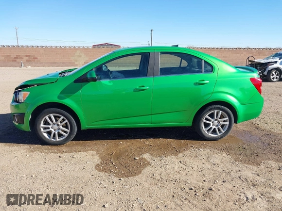 2014 Chevrolet Sonic LT z VIN 1G1JC5SH3E4219619, wystawiony jako IAAI lot #41208791 z przebiegiem 122 161 mil mil oraz . Historia ofert i sprzedaży dostępna na DreamBid. Obrazek 13.