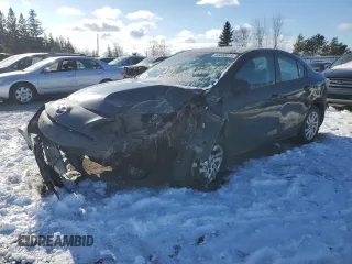 2013 Mazda 3 i Touring z VIN JM1BL1V72D1716359, wystawiony jako Copart lot #86000074 z przebiegiem Nie podano mil oraz Nie do naprawy • Non repairable. Historia ofert i sprzedaży dostępna na DreamBid. Obrazek 1.