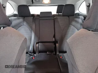2023 Toyota Highlander L z VIN 5TDKDRAH5PS505318, wystawiony jako Copart lot #55865355 z przebiegiem 44 616 mil mil oraz Czysty tytuł • Clean title. Historia ofert i sprzedaży dostępna na DreamBid. Obrazek 10.