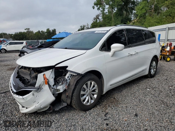 2018 Chrysler Pacifica Touring L z VIN 2C4RC1BG8JR287948, wystawiony jako Copart lot #59123235 z przebiegiem 80 145 mil mil oraz Szkoda całkowita • Salvage title. Historia ofert i sprzedaży dostępna na DreamBid. Obrazek 1.