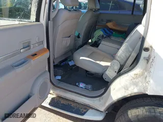 2008 Chrysler Aspen Limited with VIN 1A8HX582X8F150801, listed as a IAAI auction lot 41995303 with 272,950 mi miles. Bid and sale history available at carsss.com. Image 8.
