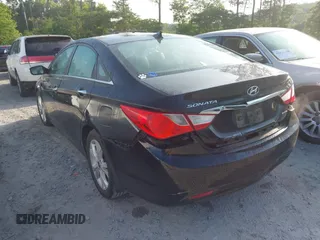2011 Hyundai Sonata SE z VIN 5NPEC4AC8BH114718, wystawiony jako IAAI lot #42172376 z przebiegiem 198 000 mil mil oraz . Historia ofert i sprzedaży dostępna na DreamBid. Obrazek 3.