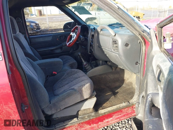 1999 GMC Sonoma with VIN 1GTCS1441XK501097, listed as a IAAI auction lot 41656623 with 162,160 mi miles. Bid and sale history available at carsss.com. Image 5.