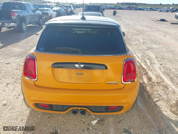 2015 MINI Cooper Hardtop S with VIN WMWXP7C5XF2A39816, listed as a IAAI auction lot 40822859 with NaN miles. Bid and sale history available at carsss.com. Image 16.