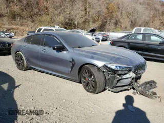 2022 BMW M8 Competition z VIN WBSGV0C08NCK26720, wystawiony jako Copart lot #78250474 z przebiegiem Nie podano mil oraz Szkoda całkowita • Salvage title. Historia ofert i sprzedaży dostępna na DreamBid. Obrazek 4.