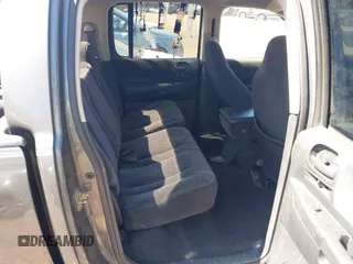 2002 Dodge Dakota SLT z VIN 1B7HG48NX2S623588, wystawiony jako IAAI lot #41793068 z przebiegiem 213 159 mil mil oraz . Historia ofert i sprzedaży dostępna na DreamBid. Obrazek 8.