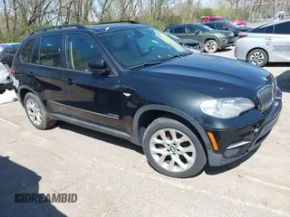 2013 BMW X5 xDrive35i z VIN 5UXZV4C54D0B05672, wystawiony jako IAAI lot #41994558 z przebiegiem 200 132 mil mil oraz . Historia ofert i sprzedaży dostępna na DreamBid. Obrazek 1.