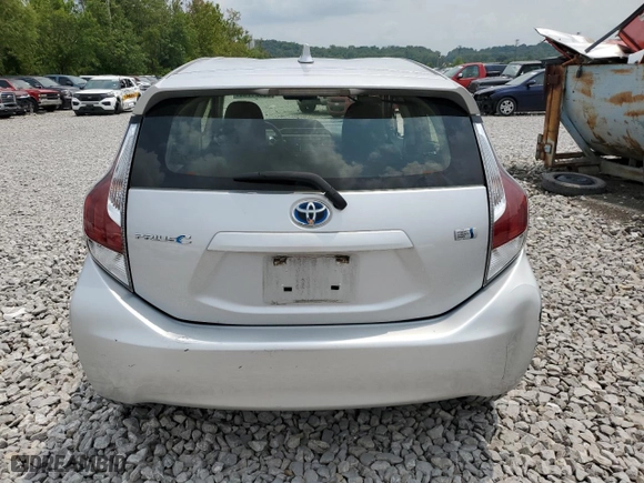 2015 Toyota Prius c One with VIN JTDKDTB32F1090499, listed as a Copart auction lot 63921794 with 88,280 mi miles and Salvage Title. Bid and sale history available at carsss.com. Image 6.